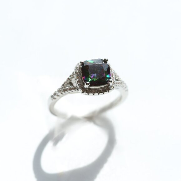 Cushion Cut Cut Alexandrite Ring - Picture 4 of 7